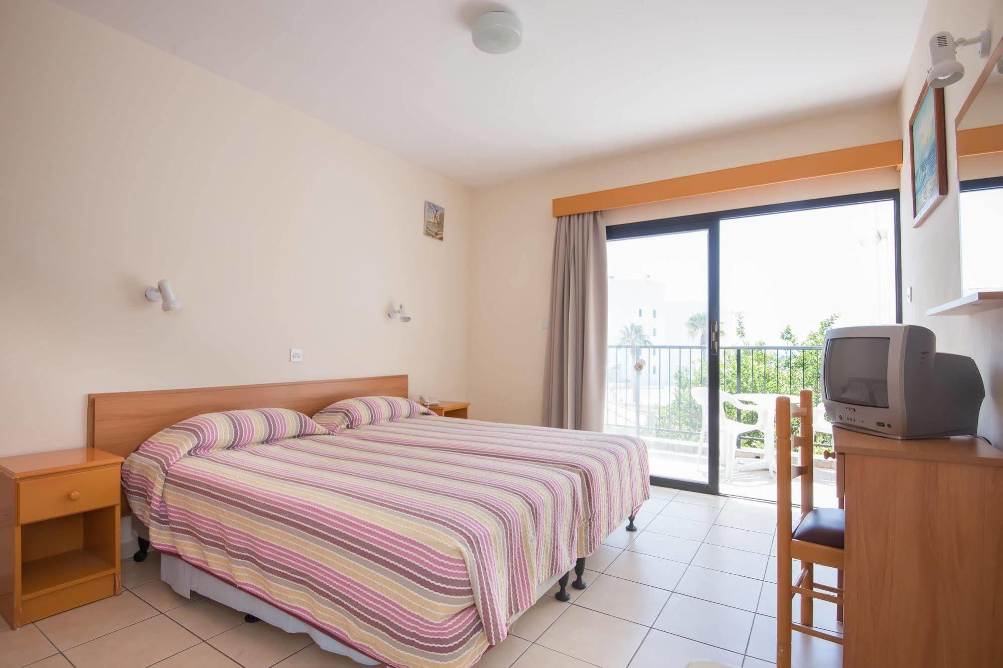 Kkaras Hotel 3 Star Agia Napa Buitenkant foto